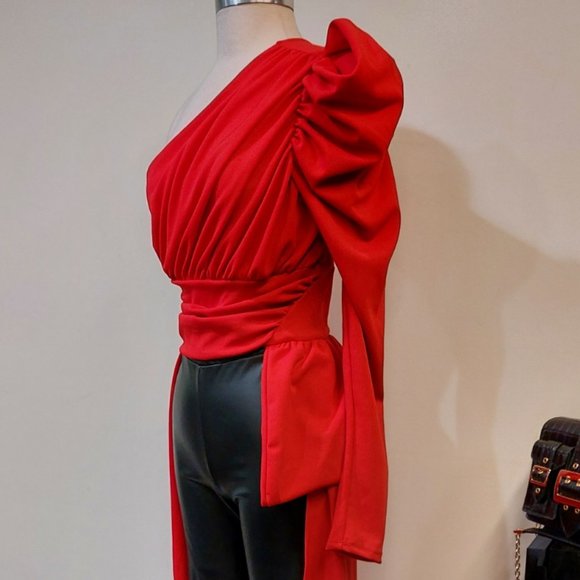 π₯WOW FACTOR!π₯ One Shoulder Asymmetric Top in Red - Picture 8 of 15